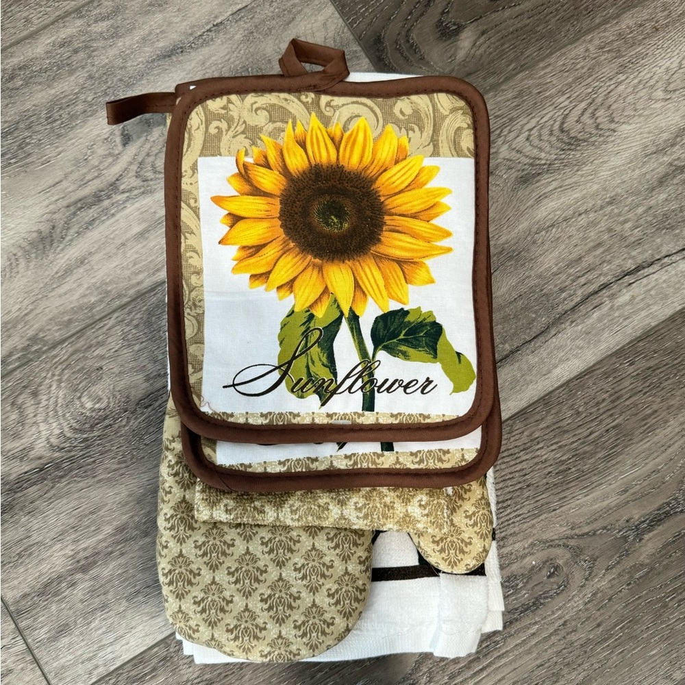 Fall theme Sunflower Kitchen towel and pot holder 6 piece set.